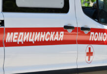 Ребенок, упавший с девятого этажа в Домодедово, спасен героем MoscowRussia-Aug042023AnAmbulance-Writing