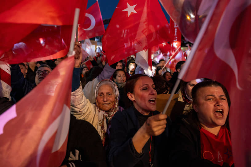 Сторонники арестованного мэра Стамбула Экрема Имамоглу