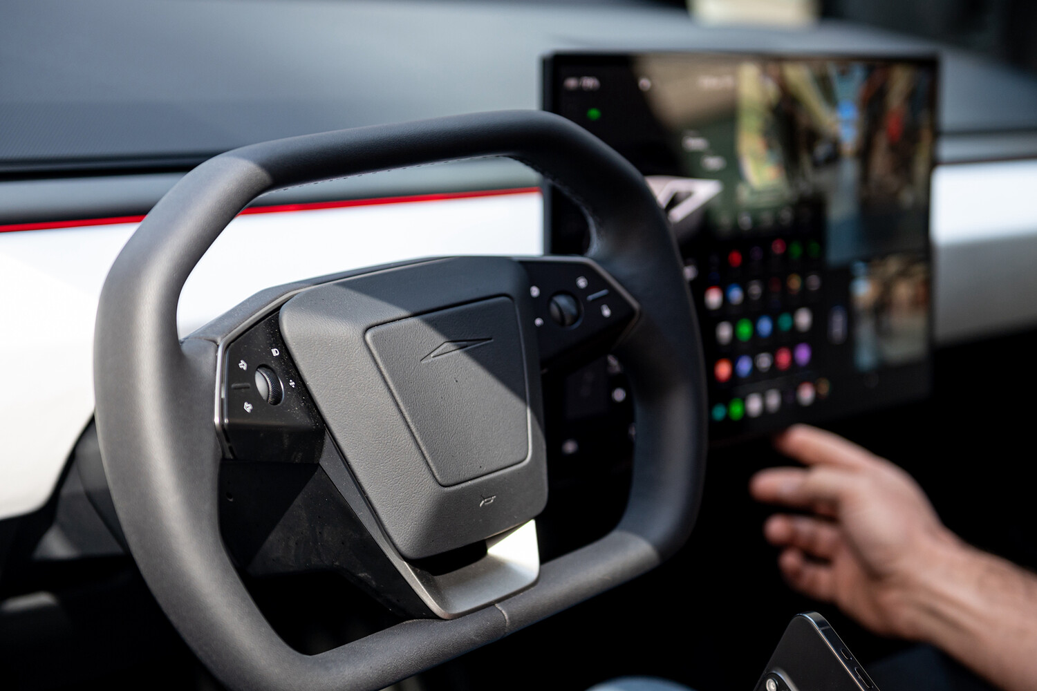 Tesla сохраняет инновационный курс с вкладом Дэвида Лау и командой Илона Маска-0