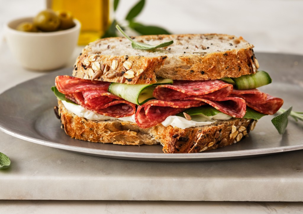 Не бутерброд, а кулинарный шедевр: 3 обалденных соуса для ваших сэндвичей