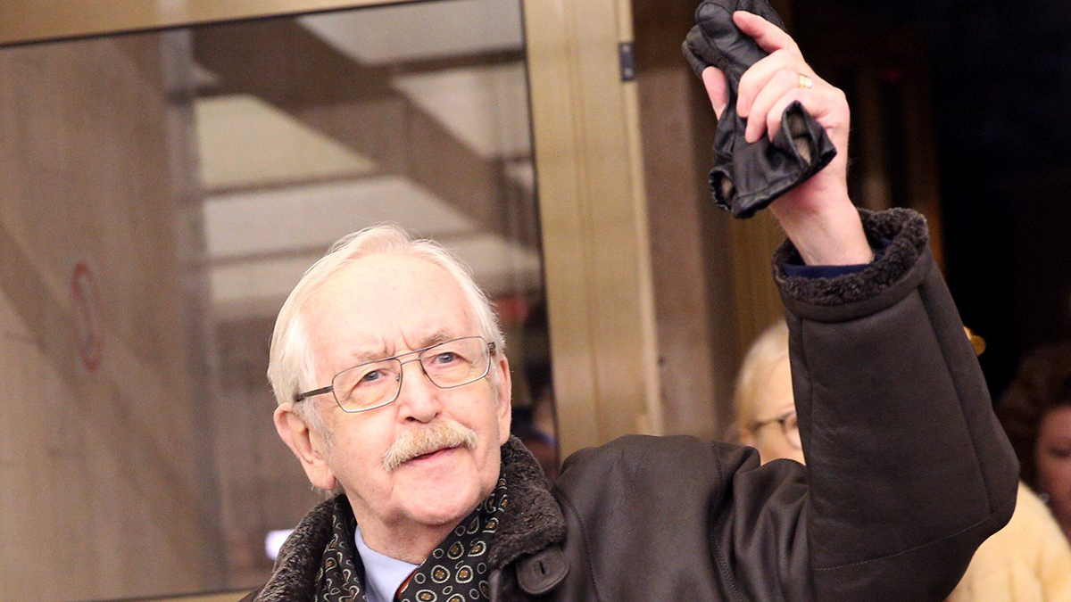 Mash: Василию Ливанову механически удалили тромбы в артериях верхней конечности