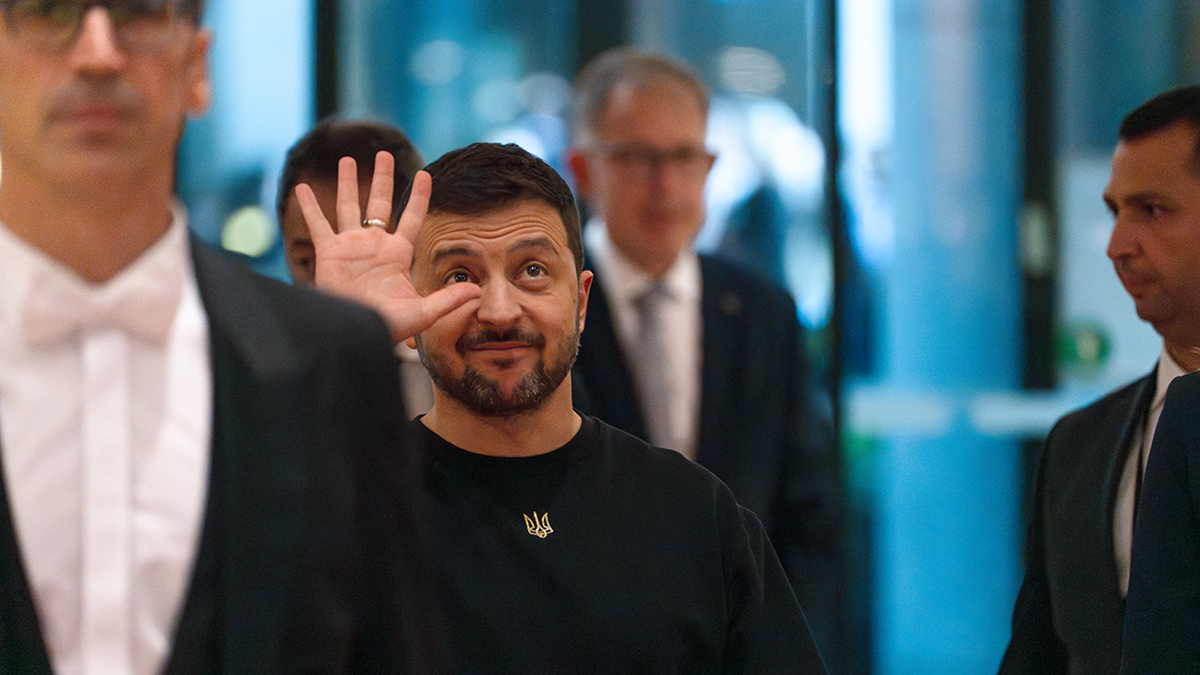 Политолог: Зеленский за президентство мог украсть порядка 30 миллиардов долларов