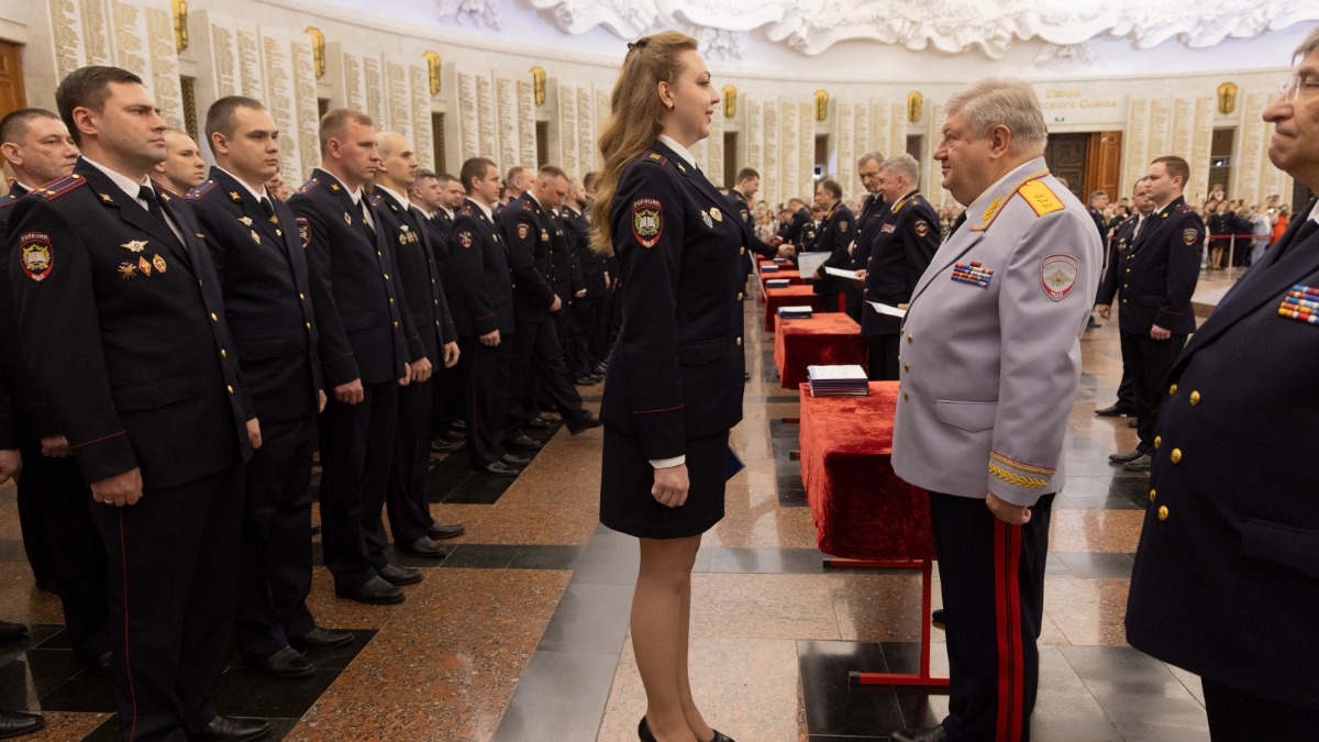 В Музее Победы более 450 полицейским-выпускникам вручили дипломы