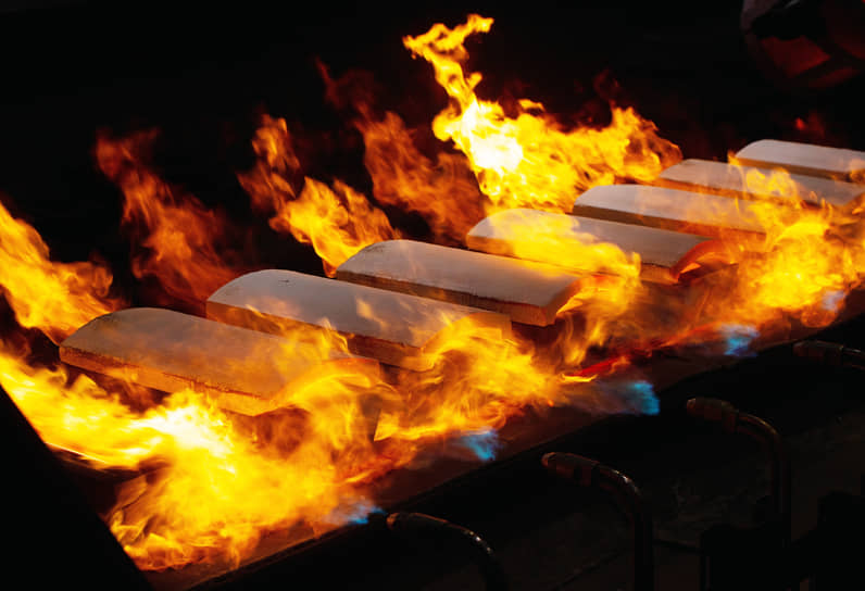 Золото бьет рекорды на фоне активности Китая и стратегии Дональда Трампа-0