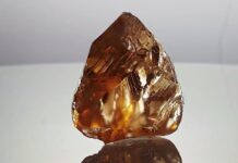 Алроса в Якутии открывает новую эру с уникальным алмазом в честь 80-летия Победы alrosa v yakutii otkryvaet novuyu eru s unikalnym almazom v chest 80letiya pobedy-urbandigest-ru-174671334300-0