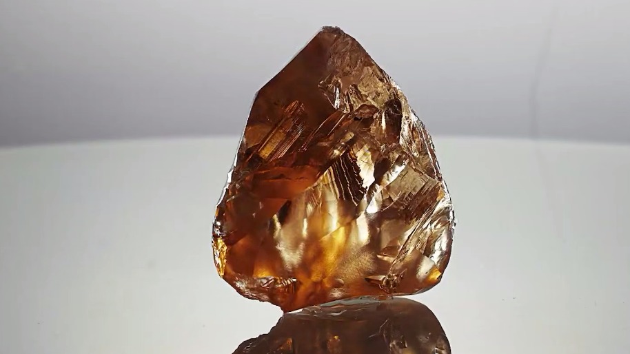 «Алроса» добыла крупнейший в России алмаз ювелирного качества