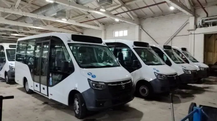 Денис Паслер сообщил о планах обновления автопарка в 12 городах Свердловской области к 2025 году-0