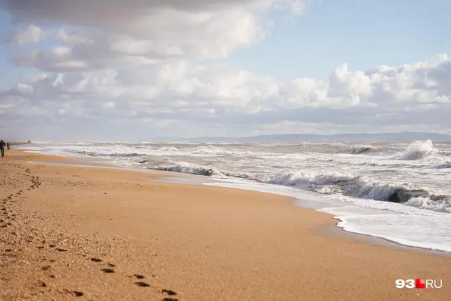 Ранее Роспотребнадзор рекомендовал воздержаться от отдыха в прибрежных зонах Анапы | Источник: Дарья Паращенко / 93.RU
