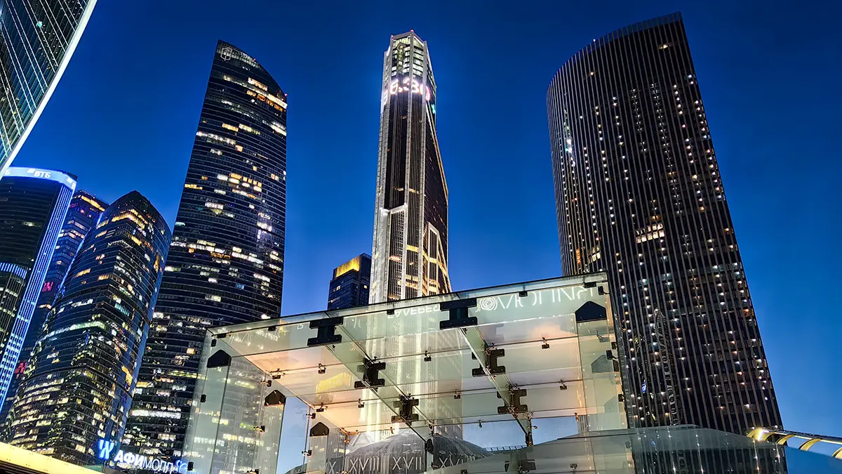 Неизвестные напали на мужчину возле «Москвы-Сити» и забрали у него 127 миллионов