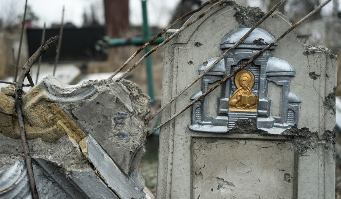 Покойный муж моей тетки явился забрать должок: помог обряд на могиле