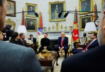 donald tramp i vladimir zelenskij obsudili sdelku na trillion dlya ssha i ukrainy-urbandigest-ru-174605044300-0