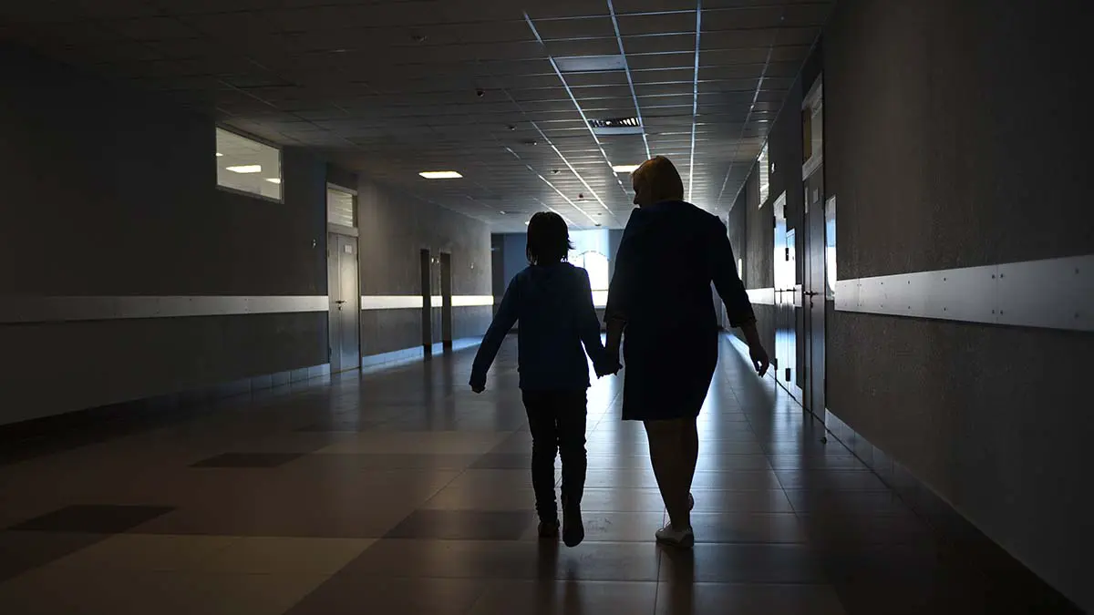 Сотрудница школы занялась сексом с 14-летним учеником и избежала тюрьмы