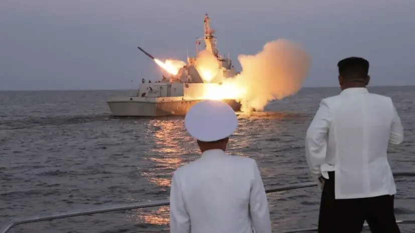 Сеул уверен в отсутствии повреждений у эсминца КНДР при спуске на воду