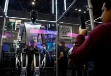 Крис Уолти обсуждает вызовы и будущее робототехники от Tesla под руководством Илона Маска kris uolti obsuzhdaet vyzovy i budushhee robototehniki ot pod rukovodstvom ilona maska-urbandigest-ru-174832912500-0