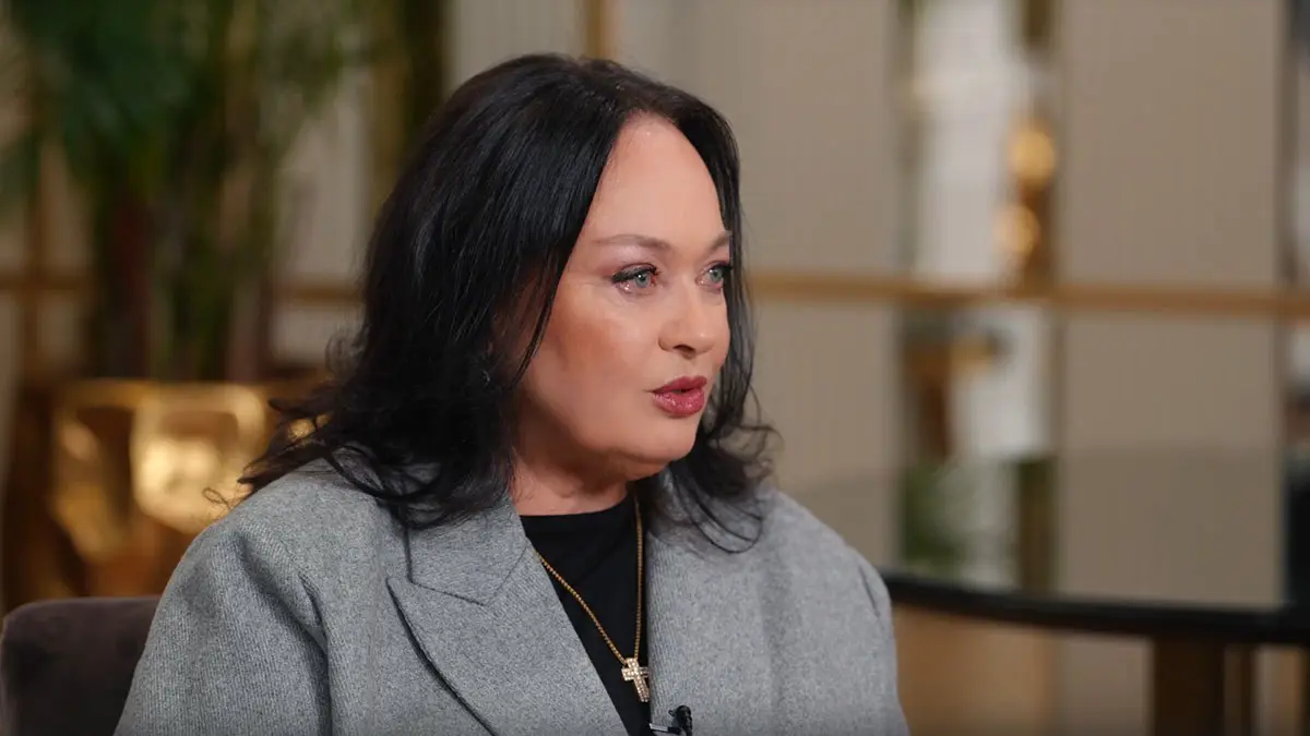 Гузеева посмеялась над журналистами, которые сообщили о ее побеге из России