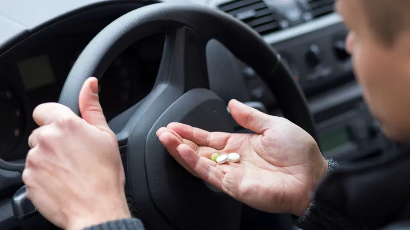 Автоюрист напомнил о лекарствах, после которых не стоит садиться за руль