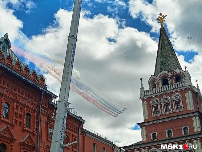 Самолеты пролетели над Красной площадью | Источник: Полина Громова / MSK1.RU