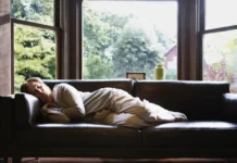 Наталия Золотарёва из СМ-Клиники и Эдуард Холодов из Аксона — советы для здорового сна nataliya zolotaryova iz smkliniki i eduard holodov iz aksona sovety dlya zdorovogo sna-urbandigest-ru-174784733400-0