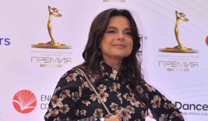 Стилист оценила наряды Королевой и Тарзана