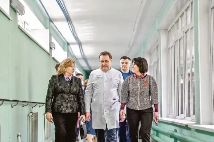 Татьяна Москалькова и Татьяна Савинова обсуждают перемены в госпитале-0