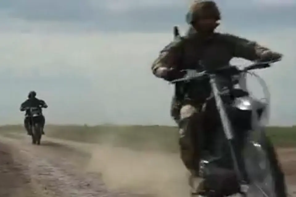 Минобороны России продемонстрировало боевую работу мобильных групп связистов