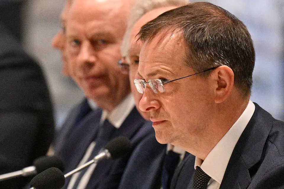 Владимир Мединский не случайно говорит, что переговоры и войны всегда исторически шли параллельно. Фото: Рамиль Ситдиков/POOL/ТАСС