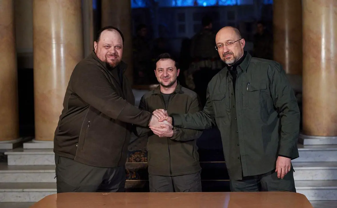 Руслан Стефанчук, Владимир Зеленский и Денис Шмыгаль в феврале 2022 (пресс-служба Президента Украины)
