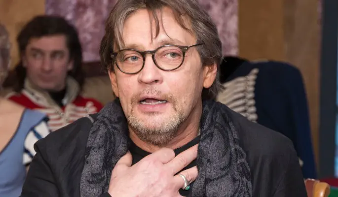 Не пришел хоронить сына, бросил жен и потерял Александрову: что стало с актером Домогаровым