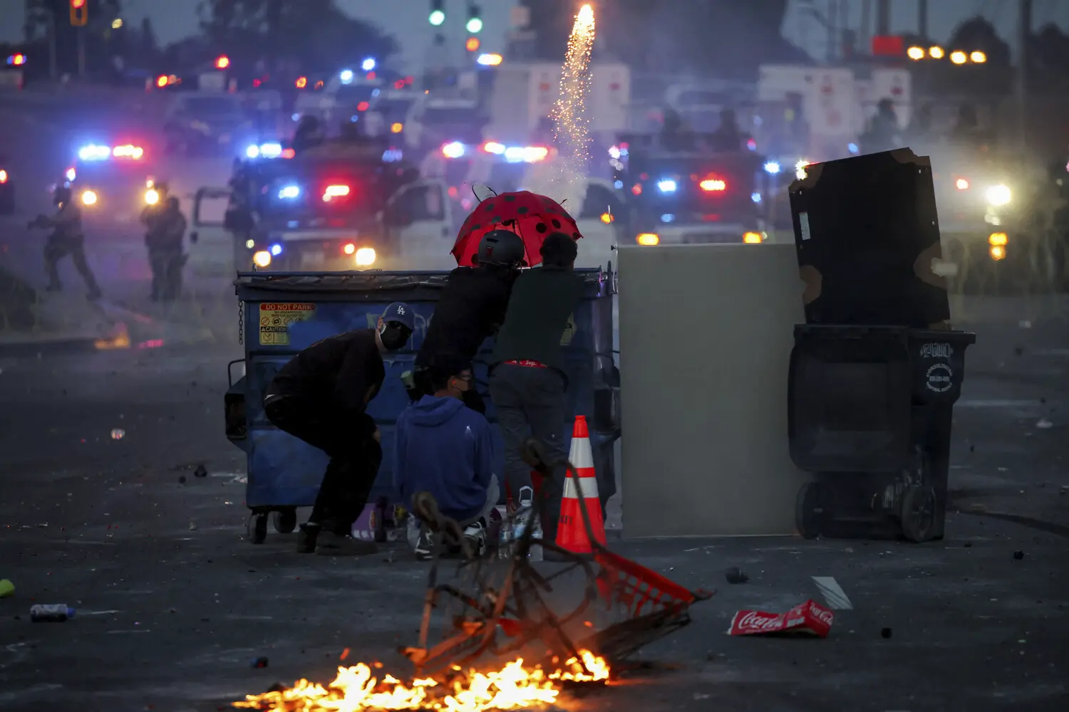 Дональд Трамп вводит Нацгвардию в Лос-Анджелес из-за мятежа у центра ICE-0