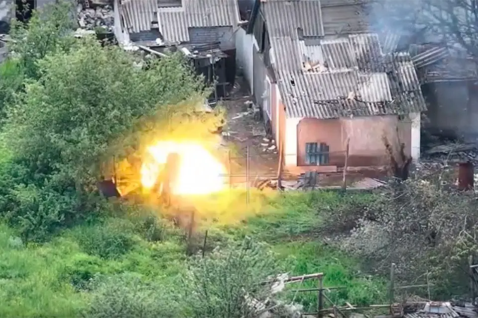 Наши воины прорвались в центр поселка, где вступили в ближний стрелковый бой