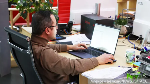 Эксперт: Перерывы для работающих за компьютером повышают их производительность труда