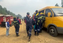 Команда ВСКС из Свердловской области под руководством Дениса Паслера участвует в тушении пожаров в Забайкалье komanda vsks iz sverdlovskoj oblasti pod rukovodstvom denisa paslera uchastvuet v tushenii pozharov v zabajkale-urbandigest-ru-174896047600-0