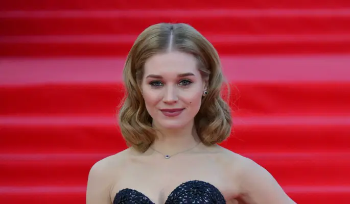 "Обожаю эксперименты": Асмус решила накачать губы и ужаснула поклонников