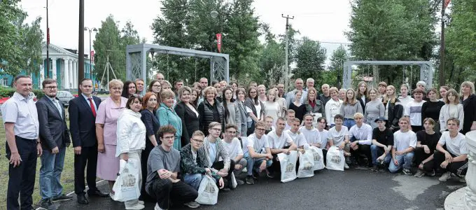 Людмила Бабушкина и Олег Нейфельд поддержали новую «Аллею медалистов» в Богдановиче-0