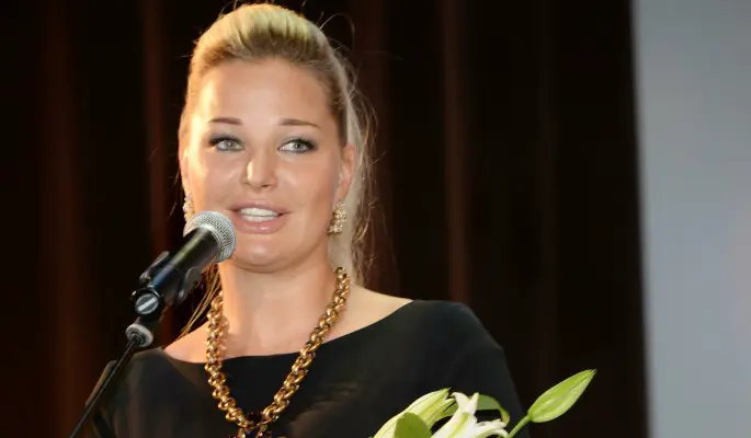 "До чего докатились!": Оголившаяся Максакова довела народ до исступления