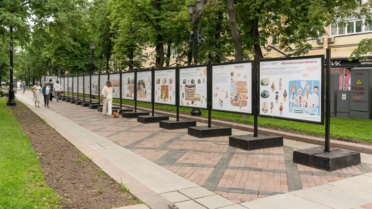 На Никитском бульваре открылась фотовыставка «Я — Москва» к Международному дню защиты детей