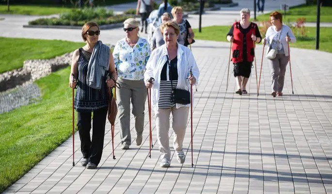 Участников клубов долголетия приглашают на занятия в парках