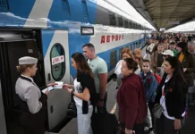 Поезд «Аврора» выехал из Москвы с рекордным количеством пассажиров poezd avrora vyehal iz moskvy s rekordnym kolichestvom passazhirov-urbandigest-ru-0