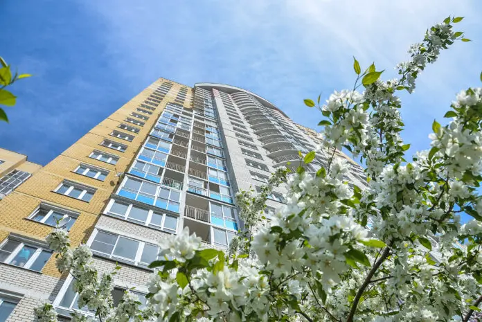 Современные подходы к гарантиям Конституции РФ и УПК РФ при обыске жилища-0