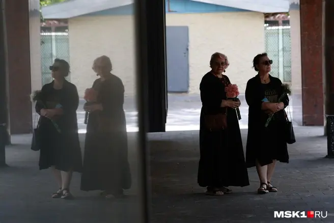 Гроб вынесли под аплодисменты. В Москве прощаются со звездой фильма «Ирония судьбы» Валентиной Талызиной: онлайн-репортаж | Источник: Артём Устюжанин / MSK1.RU