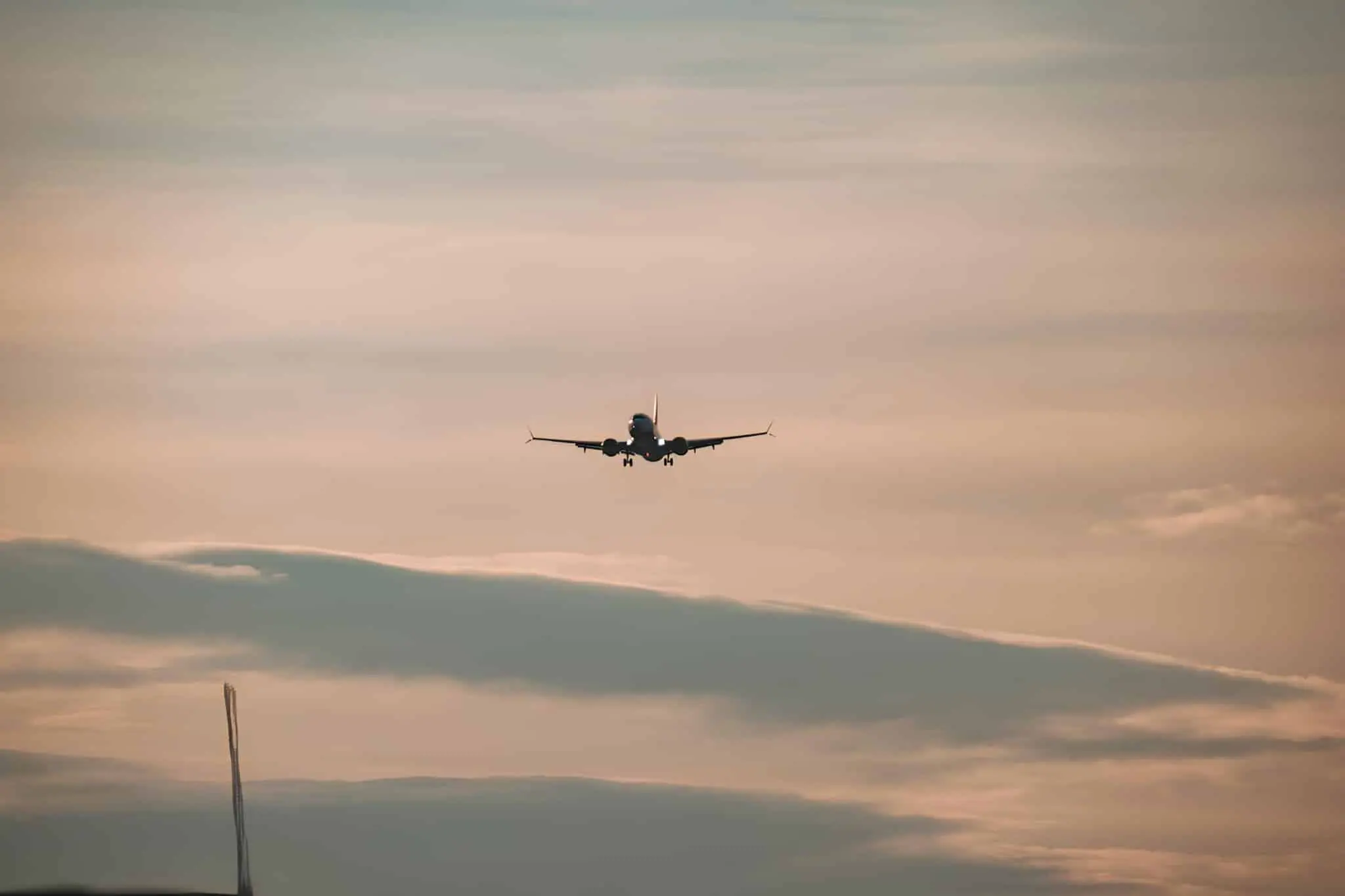 Валерий Вильдеман и Олег Староверов из ПНИПУ объясняют опасности малых ударов для авиации-0