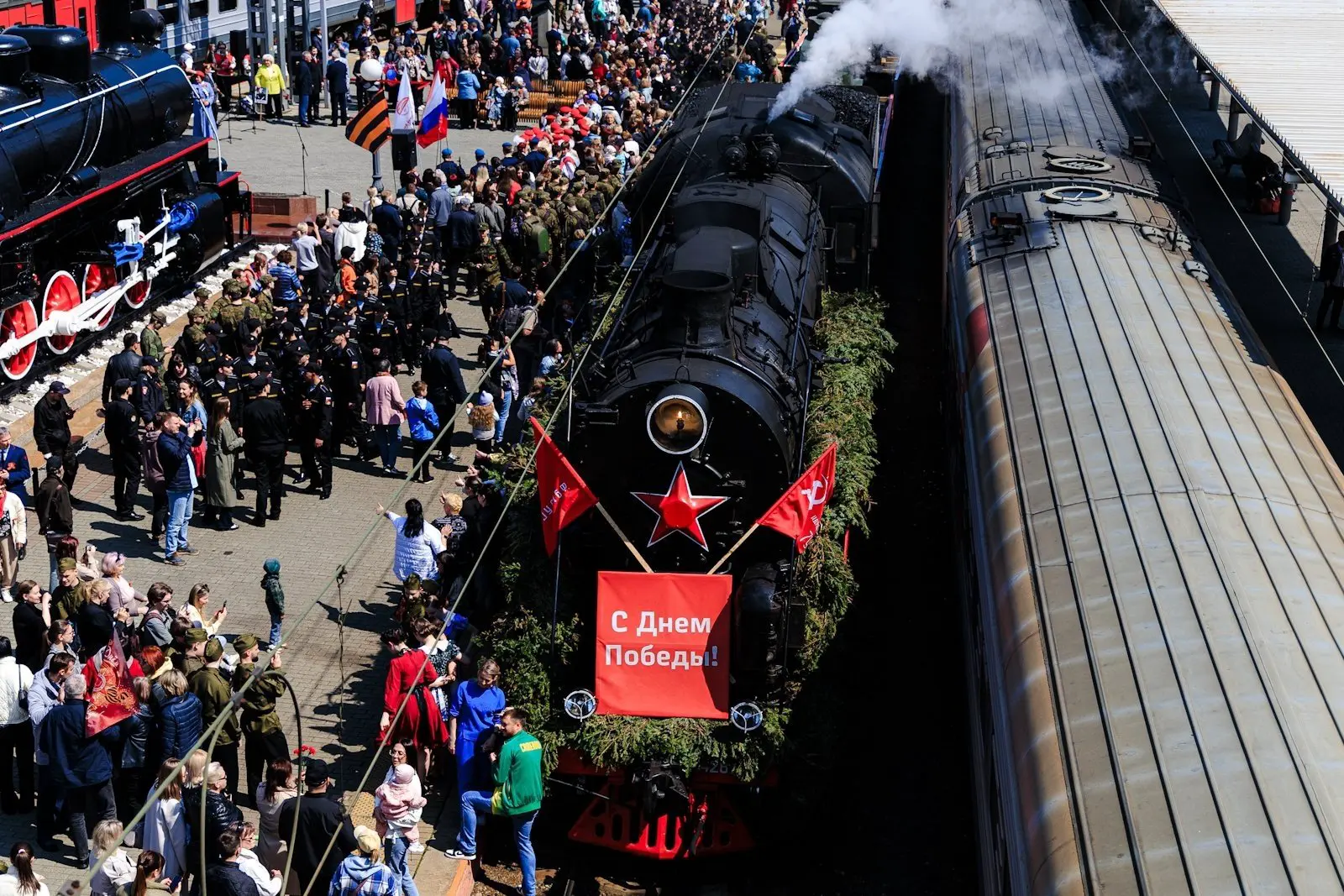 Владивосток отмечает май через День Победы и яркие события-0