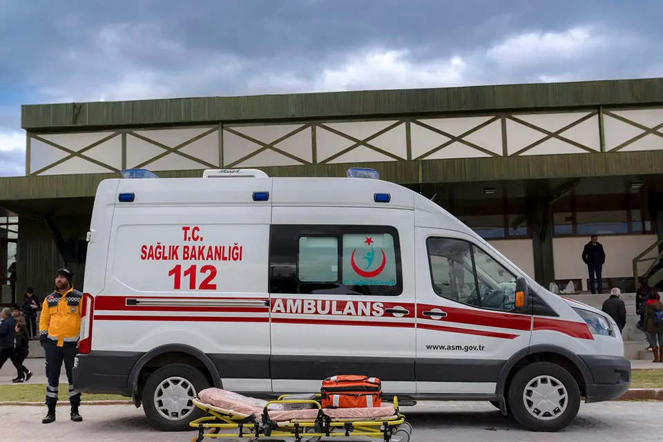 Несколько человек остаются в больницах под присмотром врачей.