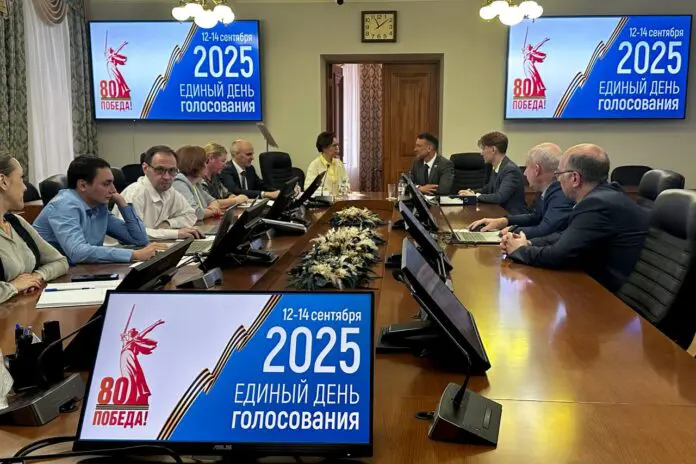 Александр Каптюг подал документы в Избирательную комиссию Свердловской области для участия в губернаторских выборах-0