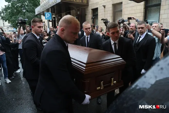 В Москве прошла церемония прощания с режиссером Александром Миттой | Источник: Дмитрий Толстошеев / MSK1.RU