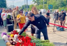 Андрей Цыкун и Ольга Макеева на памятном митинге в Москве в поддержку детей Донбасса andrej czykun i olga makeeva na pamyatnom mitinge v moskve v podderzhku detej donbassa-urbandigest-ru-0