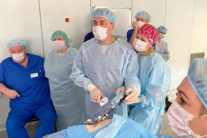 Анна Чванова и Олег Орлов занимаются инновационными операциями в Свердловской областной клинической больнице № 1-0