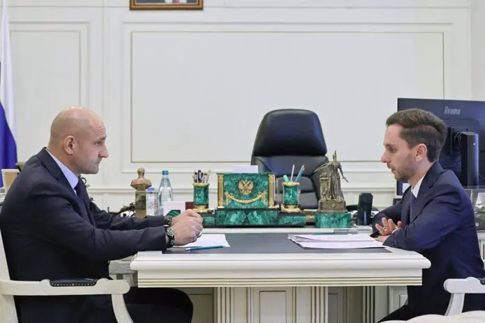 Артем Жога и Максим Древаль представили просветительские цели для УрФО на форуме "УТРО"-0