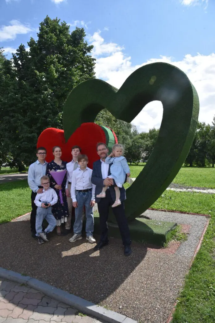 Денис Паслер и Андрей Злоказов представили новые инициативы для семей Свердловской области-0