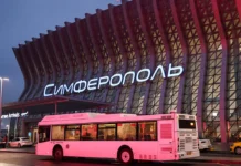 Дмитрий Ядров и Сергей Аксенов обсуждают будущее аэропорта Симферополя dmitrij yadrov i sergej aksenov obsuzhdayut budushhee aeroporta simferopolya-urbandigest-ru-0